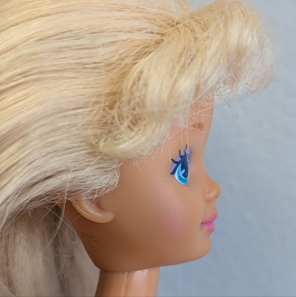 Barbie | Vintage 90s Skipper Doll - Picture 3 of 10